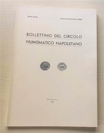 Bollettino del Circolo Numismatico Napoletano. Anno XLVII Gennaio-Dicembre 1962. Brossura ed. pp. 94, tavv. V in b/n, ill. in b/n. Dall' Indice: Domenico Priori, Le monete di Pallano e il luogo ove sorse la zecca. Pietro Ebner, De