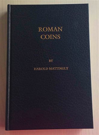 Mattingly H. Roman Coins from the Earliest Times to the Fall of the Western Empire. New York 1987. Cartonato ed. con titolo al dorso e al piatto, pp. 300, tavv. LXIV in b/n.