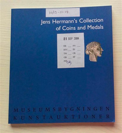 Museumsbygningen Kunstauktioner Auktion 35 Jens Hermann's Collection of Coins and Medals. 30 Oktober 2004. Brossura ed. pp. 104, lotti 566, ill. a colori. Buono stato
