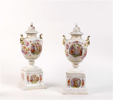 COPPIA DI POTICHES IN PORCELLANA Germania vecchia manifattura Dipinte in...