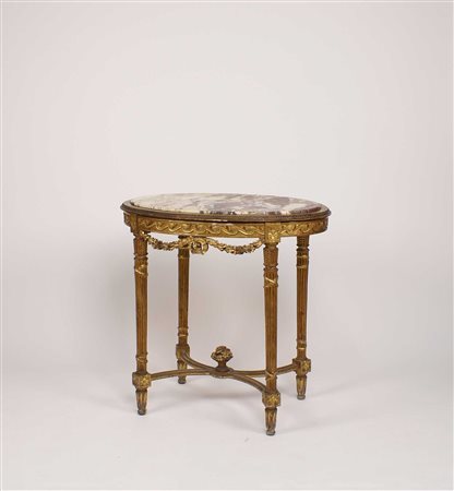 TAVOLO DA CENTRO IN LEGNO DORATO Francia fine del XIX Sec. Intagliato e...