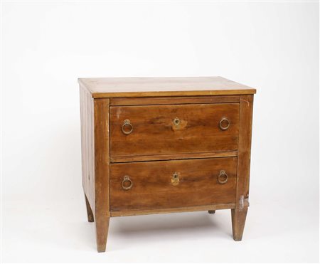 PICCOLA COMODE IN NOCE Italia XIX Sec. Piano rettangolare, fronte a due...