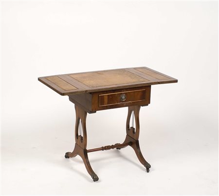 PICCOLO TAVOLINO A BANDELLE IN NOCE Inghilterra vecchia manifattura Piano...