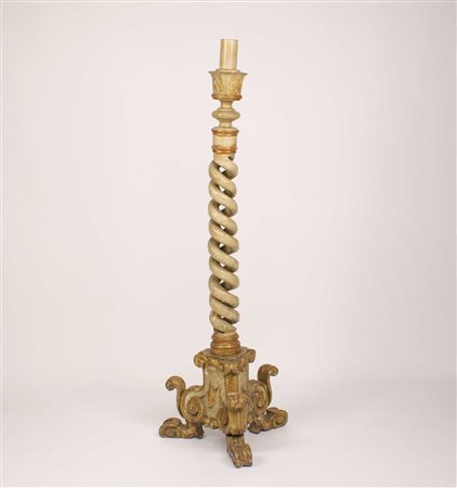 TORCIERE IN LEGNO LACCATO E PARZIALMENTE DORATO Italia fine del XVIII Sec....