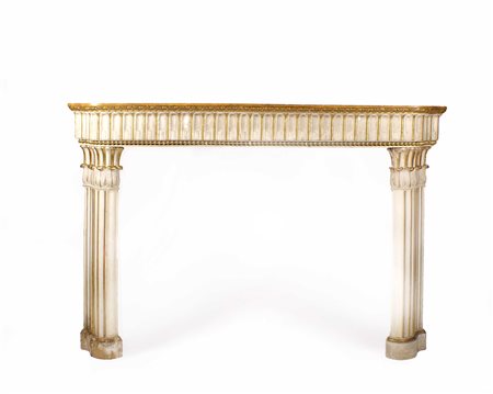 CAMINO IN LEGNO LACCATO AVORIO E DORATO Venezia fine del XIX Sec. Piano...