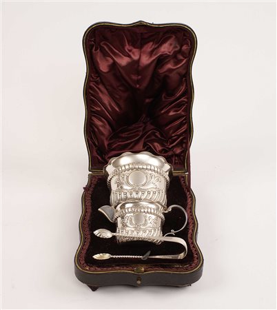 SET ZUCCHERIERA E LATTIERA IN ARGENTO Birmingham 1891 Con relativa pinza per...