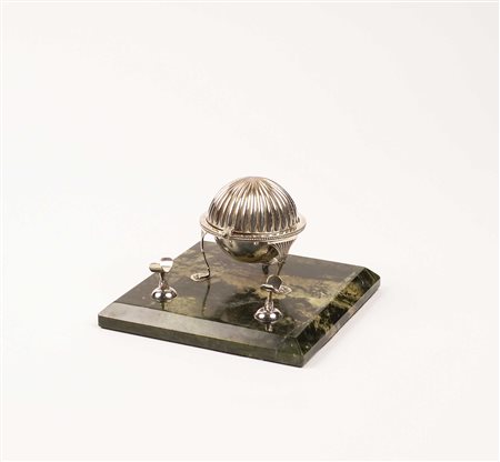 CALAMAIO A SFERA IN ARGENTO Londra 1901 Con relativo porta pennino, poggiante...