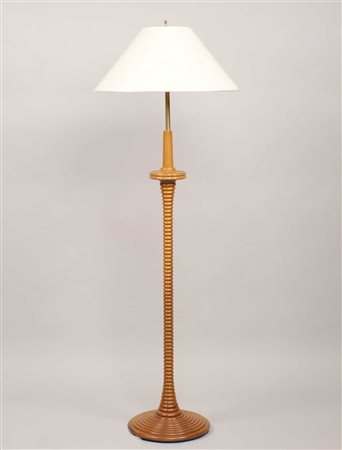 LAMPADA DA TERRA IN LEGNO Stelo a torchon poggiante su base circolare e...