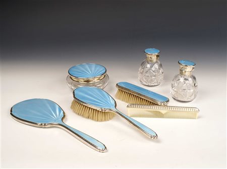 SERVIZIO DA TOLETTA 7 PEZZI Birmingham 1961-1964 In argento, smalto guilloche...