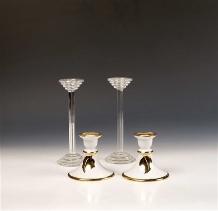 LOTTO DI QUATTRO CANDELIERI Due in porcellana e due in cristallo, misure e...