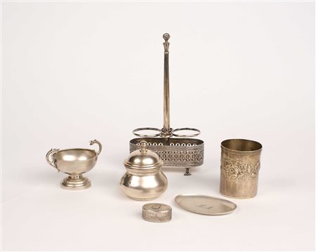 LOTTO IN ARGENTO manifattura italiana Composto da sei oggetti in argento...