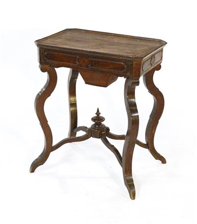 Tavolino da lavoro con cassetto nella fascia, gambe mosse con raccordi a crocie