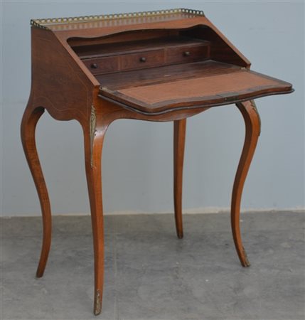 Ribaltina filettata, anta ribaltabile celante tre cassettini e vano, gambe, fas