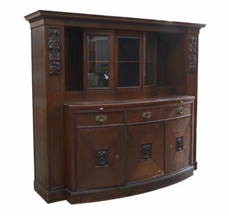 Credenza in rovere con fronte curvilineo, tre ante e tre cassetti nella parte i