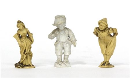 Lotto composto da tre sculturine di diverso materiale ed epoca (h max cm 6,5) (