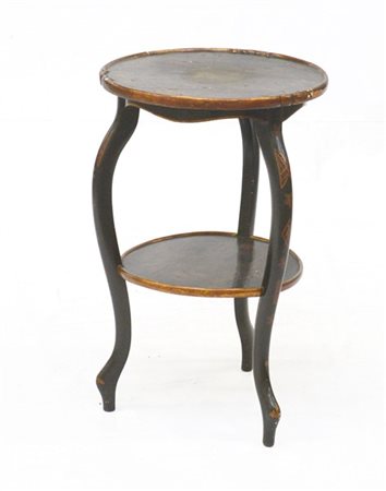 Etagere a due ripiani in legno laccato decorato a chinoiserie, profili dorati,