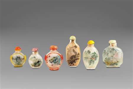 Lotto di sei snuff bottles in vetro dipinto a mano, Cina secolo XX