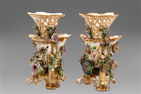 Coppia di vasi portafiori in porcellana, secolo XIX