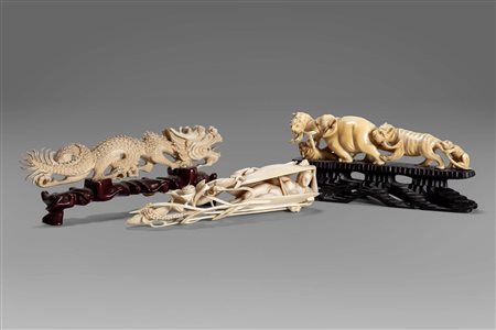 Lotto di tre sculture in avorio: un drago, una conchiglia con all'interno una figura femminile, un elefante con leone e scimmia, inizi secolo XX
