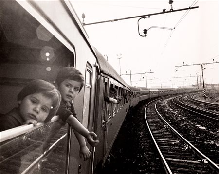 Mimmo Jodice (1934)  - Senza titolo (Sul treno), 1975