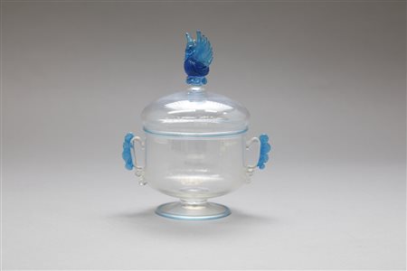  VETRERIA SALVIATI - Potiche in vetro trasparente decorata con filamenti e figura animale color celeste, fine '800.
