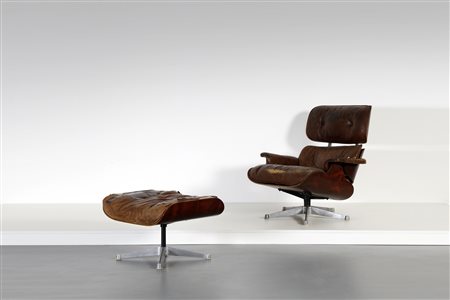 EAMES CHARLES & RAY (1907 - 1978) - Poltrona con poggiapiedi, produzione Herman Miller, anni '60.
