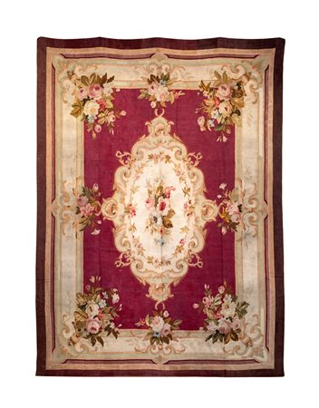 Tappeto Aubusson, Francia, fine del XVIII secolo - fondo rosso rubino,...