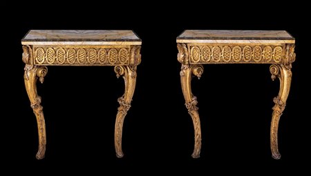 Coppia di consoles d'appliques in legno dorato, Italia centrale XVIII secolo...