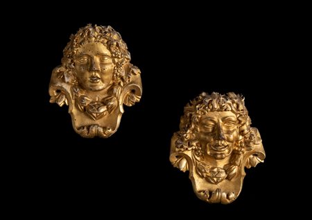Coppia di mascheroni in legno dorato, fine del XVIII secolo - scolpiti in...