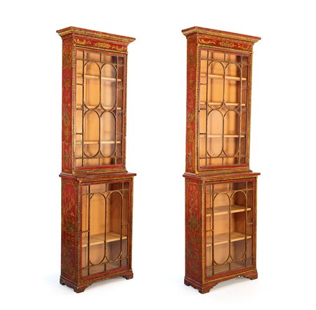 Coppia di vetrine a due corpi in legno laccato, Piemonte, XVIII secolo -...
