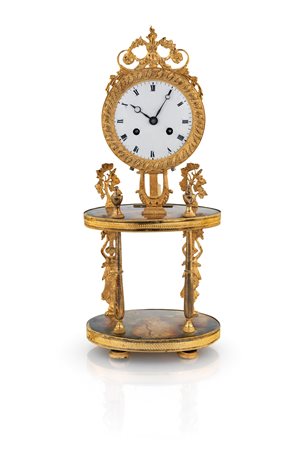 Orologio in bronzo dorato d'epoca Impero - con cassa circolare sormontata da...