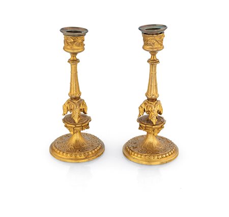 Coppia di piccoli candelieri in bronzo dorato, Francia, XIX secolo - con...
