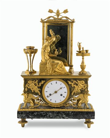 Orologio in bronzo dorato e marmo verde, Francia, periodo dell'Impero. cm...