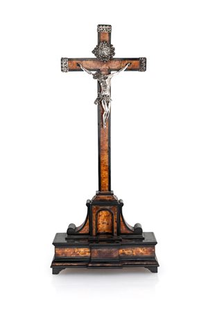 Cristo crocifisso in argento, Messina 1695 - "con croce da tavolo in legno...