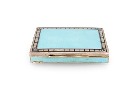 Tabacchiera in argento e smalto celeste su fondo guilloché, Italia, inizio XX...