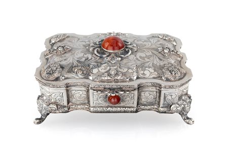 Cofanetto portagioie in argento, Firenze 1935 - 1945 - di forma sagomata...