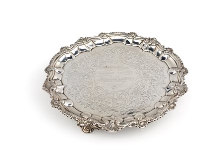 Salver in argento, Londra 1846, argentiere John Weston - di forma circolare...