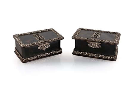 Coppia di piccole scatole portagioie in tartaruga e argento sterling,...