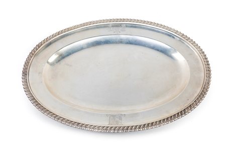 Piatto da portata in argento, Inghilterra, Giorgio III - di forma ovale con...