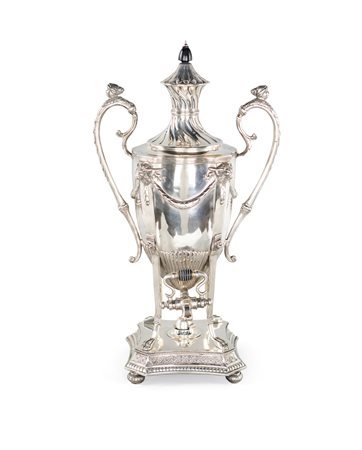 Grande samovar in argento, Padova 1710 - con corpo a uovo a superficie liscia...