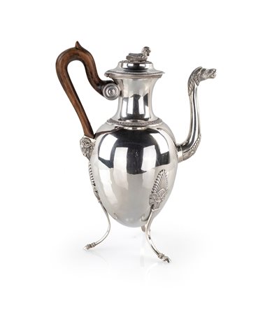 Grande caffettiera in argento, Genova 1830 ca. - sorretta da tre piedi...