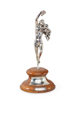 Trofeo in argento Tolly Cobbold - a guisa di baccante su base a rocchetto in...