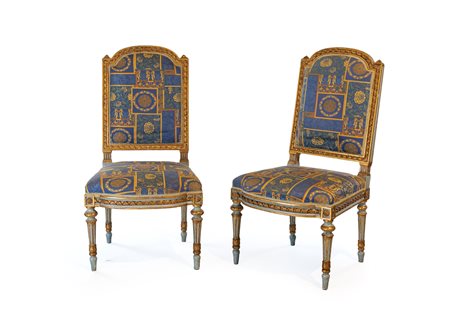 Coppia di sedie in legno laccato azzurro, XIX secolo - dorate lungo i profili...