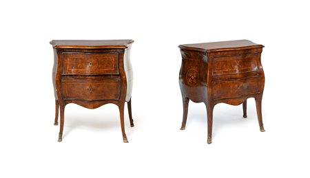 Coppia di comodini in radica, Napoli, metà del XVIII secolo - di forma...