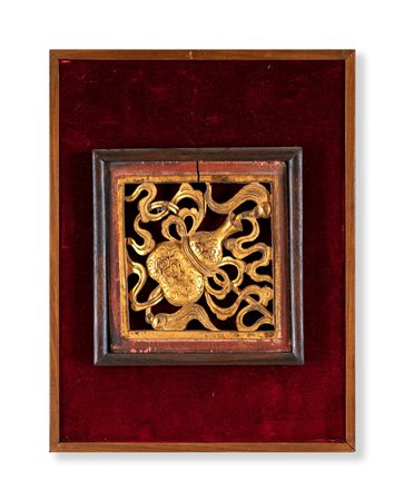 Formella quadrangolare in legno intagliato e dorato