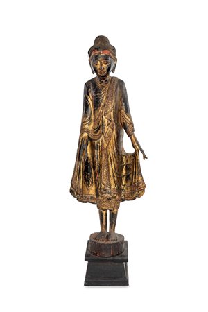Antica scultura in legno dorato raffigurante Buddha eretto