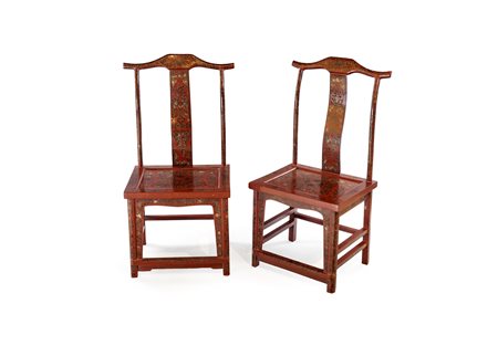 Coppia di sedie in legno laccato rosso, Cina