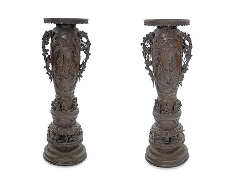 Coppia di grandi vasi in bronzo brunito, Giappone Meiji