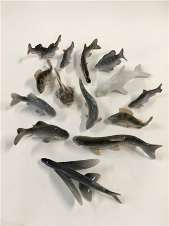 Manifattura danese. Lotto di quattordici sculturine raffiguranti pesci, misure