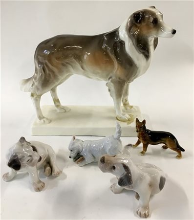 Manifattura danese. Lotto di cinque sculture in porcellana raffiguranti cani, m